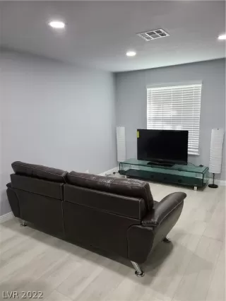 Photo #6: 2373471 Listing