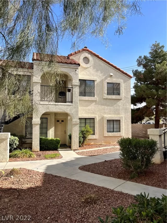 MLS: 2373496 Condo For Sale