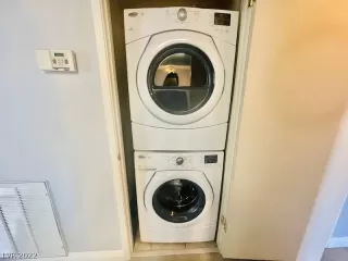 Photo #6: 2373504 Listing