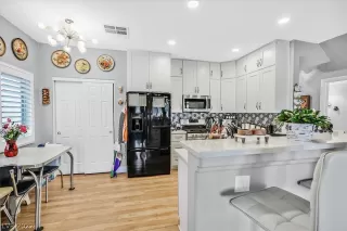 Photo #2: 2373513 Listing