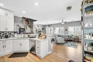 Photo #6: 2373513 Listing