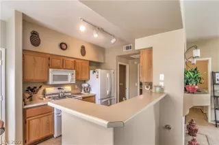 Photo #5: 2373540 Listing