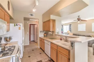 Photo #6: 2373540 Listing