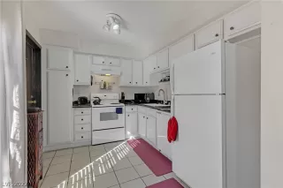 Photo #4: 2373580 Listing