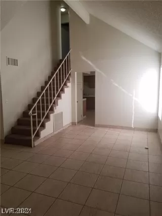 Photo #4: 2373633 Listing 