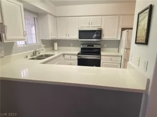 Photo #3: 2373685 Listing