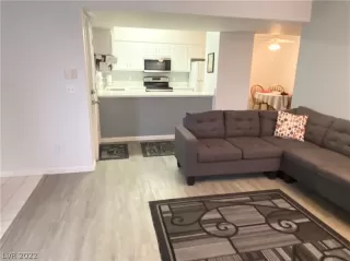 Photo #4: 2373685 Listing