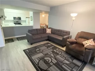 Photo #5: 2373685 Listing