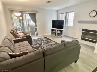 Photo #6: 2373685 Listing