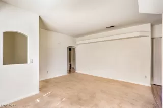 Photo #5: 2373689 Listing