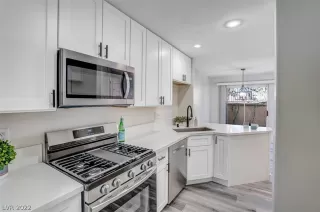 Photo #2: 2373701 Listing