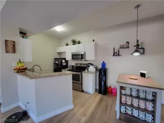 Photo #2: 2373730 Listing 