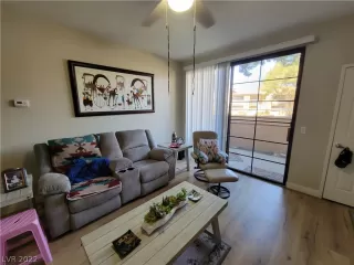 Photo #3: 2373730 Listing 