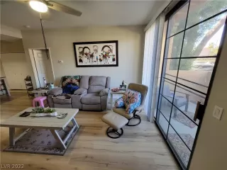 Photo #4: 2373730 Listing 
