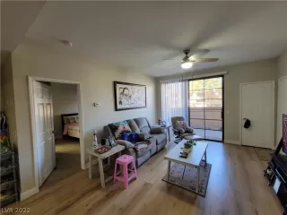 Photo #5: 2373730 Listing 
