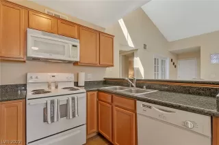 Photo #6: 2373737 Listing