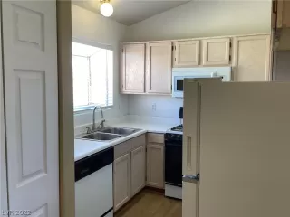 Photo #3: 2373739 Listing 