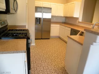 Photo #5: 2373837 Listing