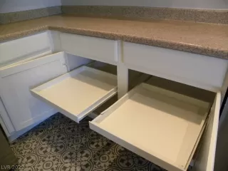 Photo #6: 2373837 Listing