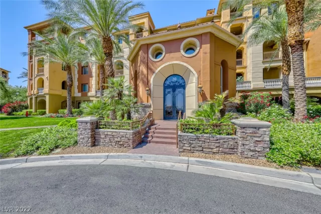 MLS: 2373852 Condo For Sale