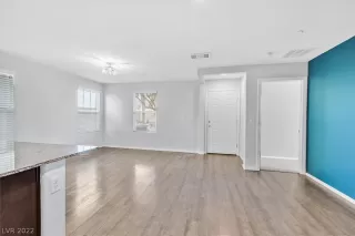 Photo #1: 2373862 Listing 