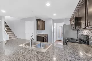 Photo #4: 2373862 Listing 