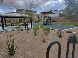 Photo #1: 2373890 Listing 