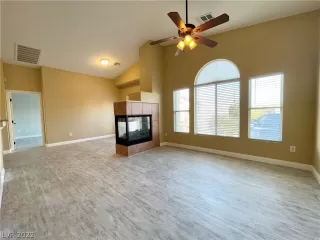 Photo #3: 2373893 Listing