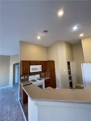 Photo #5: 2373893 Listing