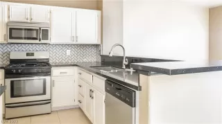 Photo #6: 2373898 Listing