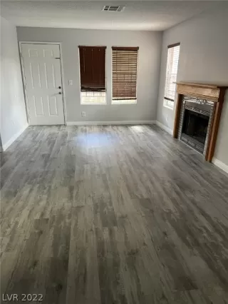 Photo #5: 2373907 Listing 