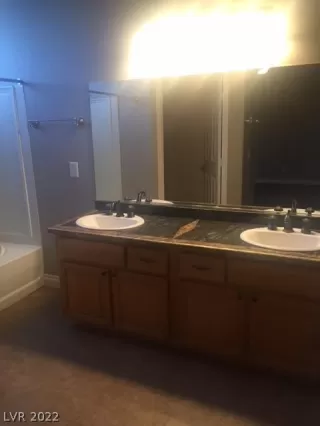 Photo #6: 2373912 Listing