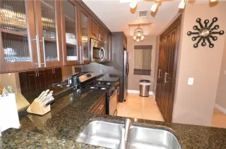 Photo #3: 2373916 Listing