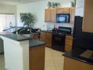 Photo #2: 2373928 Listing