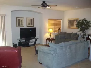 Photo #4: 2373928 Listing