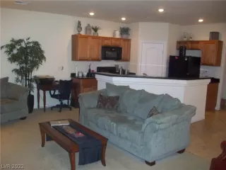 Photo #5: 2373928 Listing