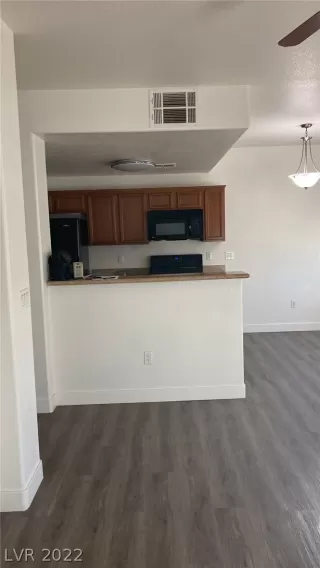 Photo #3: 2373957 Listing 