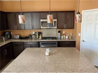 Photo #1: 2373990 Listing