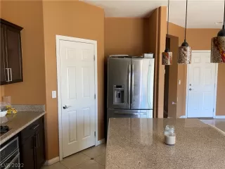 Photo #2: 2373990 Listing