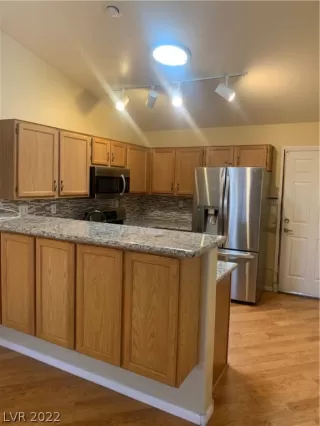 Photo #4: 2374020 Listing