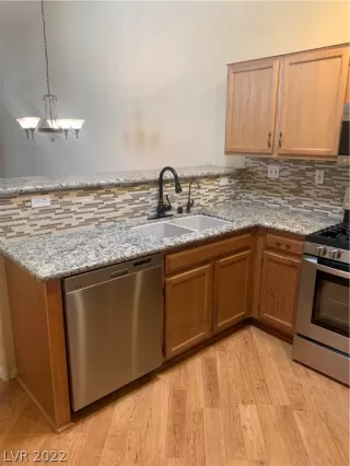 Photo #5: 2374020 Listing