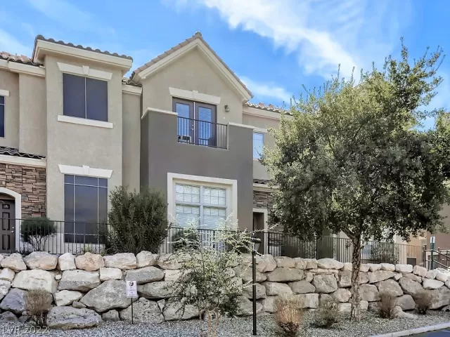 MLS: 2374028 Condo For Sale