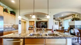 Photo #2: 2374042 Listing 
