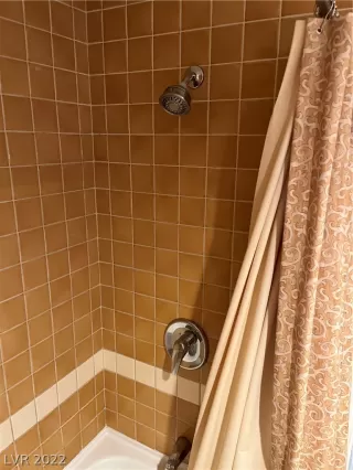 Photo #5: 2374099 Listing 