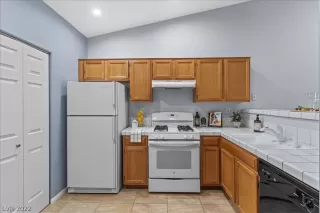 Photo #5: 2374120 Listing