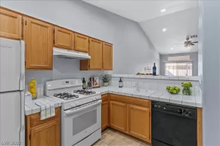 Photo #6: 2374120 Listing