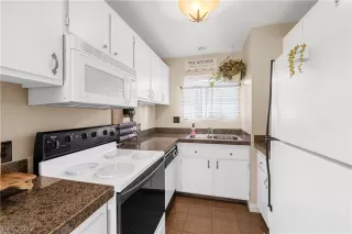 Photo #4: 2374138 Listing