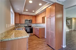 Photo #5: 2374170 Listing