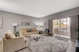 Photo #4: 2374203 Listing