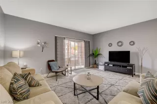 Photo #5: 2374203 Listing